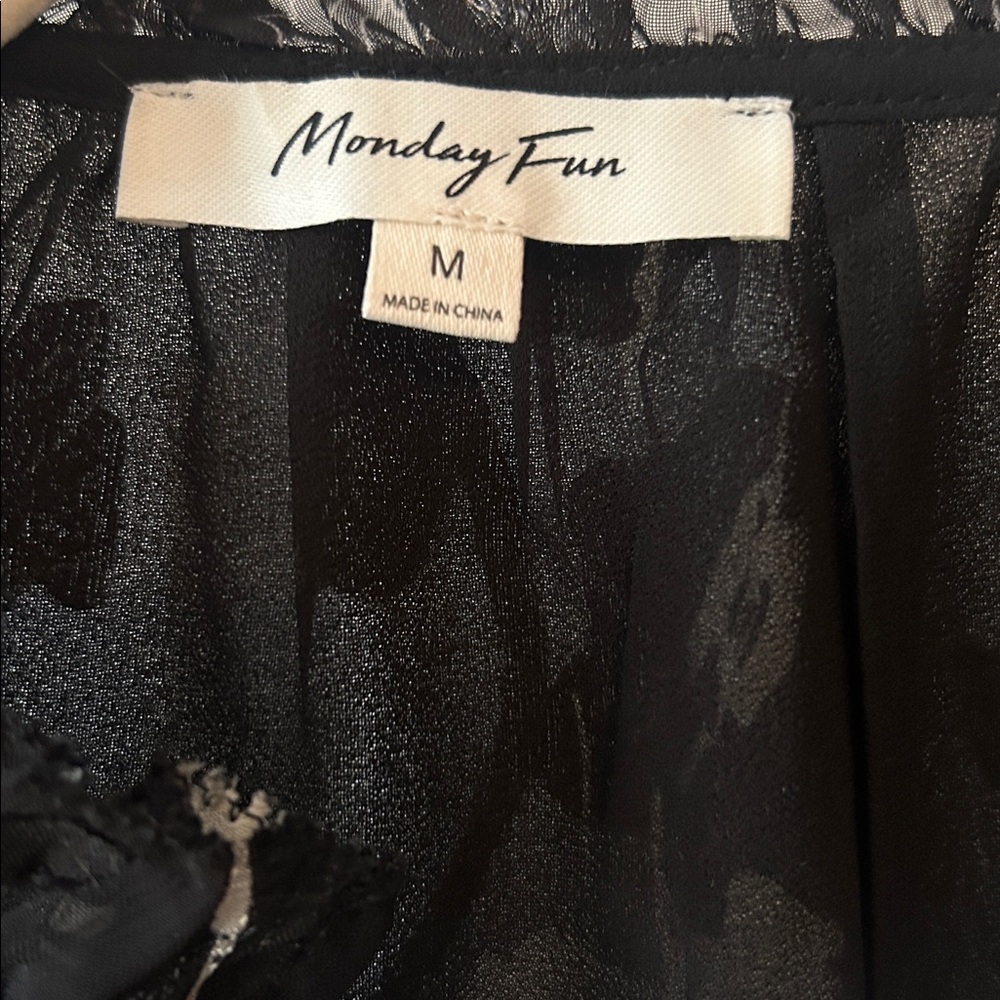 Monday Fun Stitchfix Hazel split neck floral Flut… - image 2